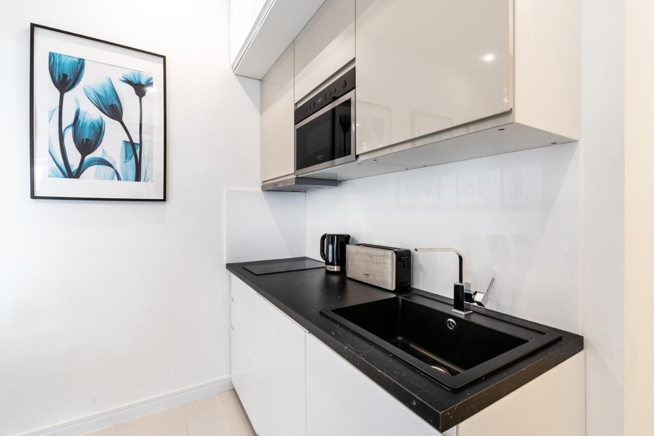בודפשט Quiet Very Central & Stylish Apt מראה חיצוני תמונה